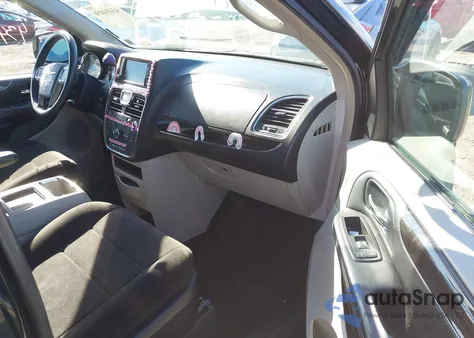 2013 Chrysler Town & Country Touring z USA, uszkodzony, nr VIN 2C4RC1BG4DR692662